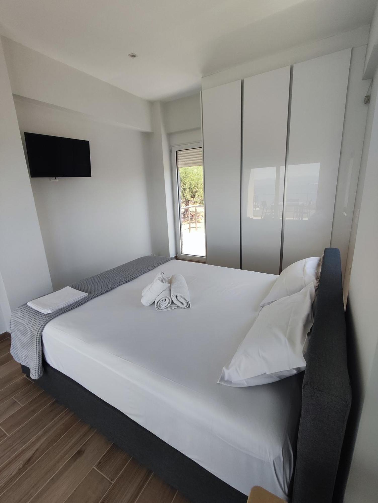 Evilenia Luxury Apartments Kalamata Extérieur photo